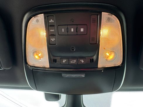 Used 2025 Dodge Durango GT image 11