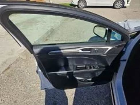 Used 2018 Ford Fusion SE w/ Equipment Group 602A image 10