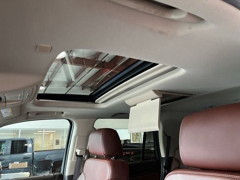 Used 2020 Chevrolet Tahoe Premier AWD/4WD image 28