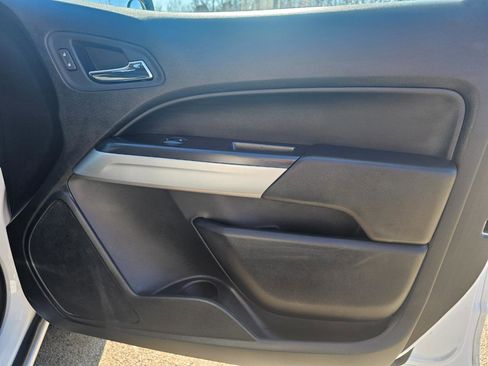 Used 2021 Chevrolet Colorado LT w/ Fleet Safety Package image 18