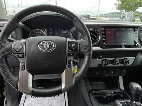 Used 2022 Toyota Tacoma SR5 RWD image 18