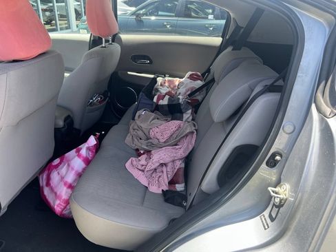 Used 2018 Honda HR-V EX image 10