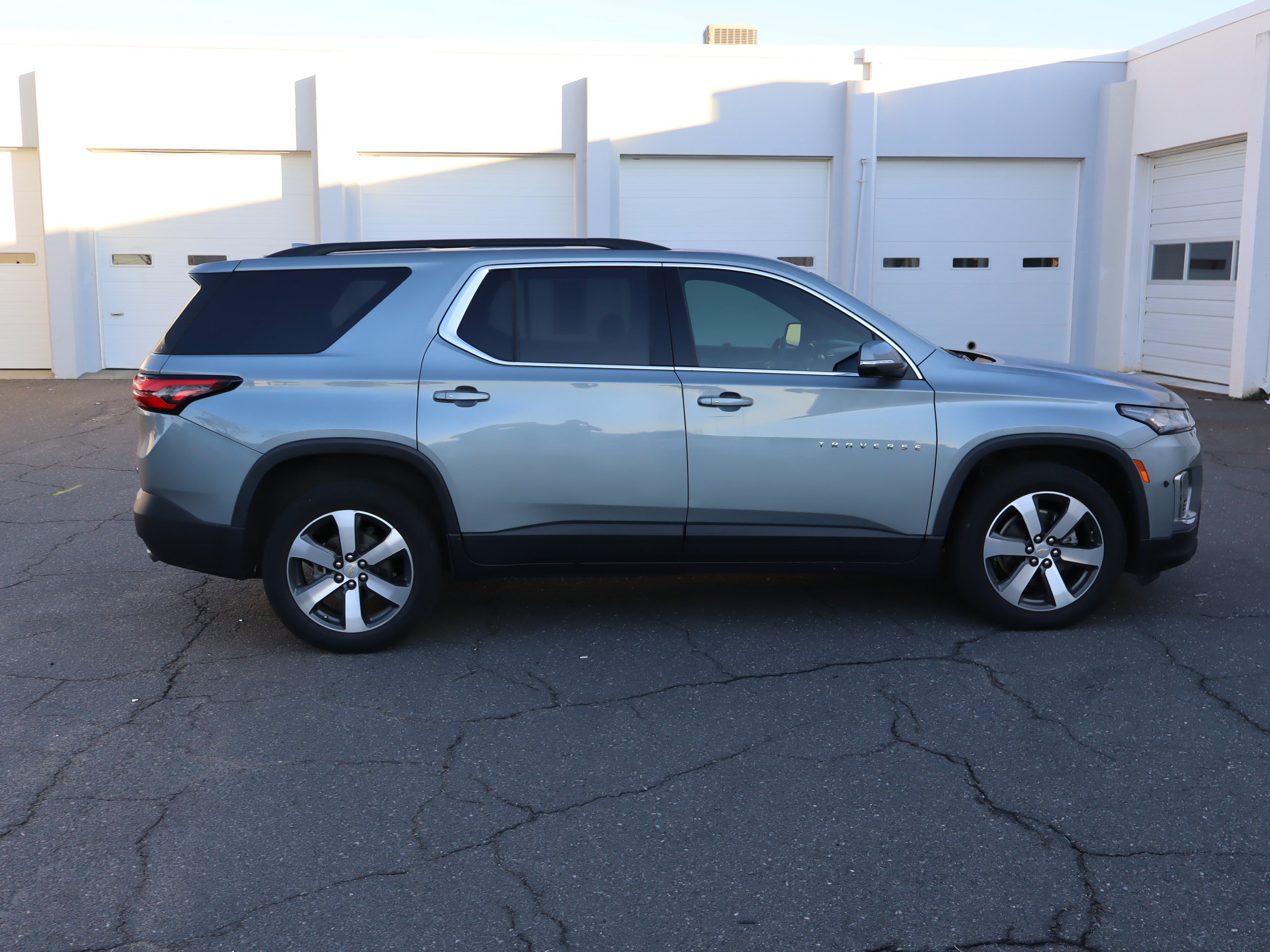 Used 2023 Chevrolet Traverse LT w/ LT Premium Package FWD image 11