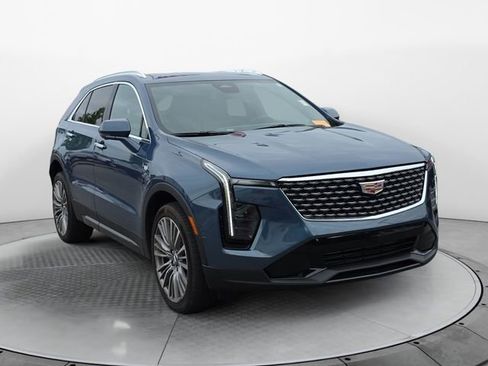 Used 2025 Cadillac XT4 Premium Luxury w/ Cold Weather Package FWD image 7