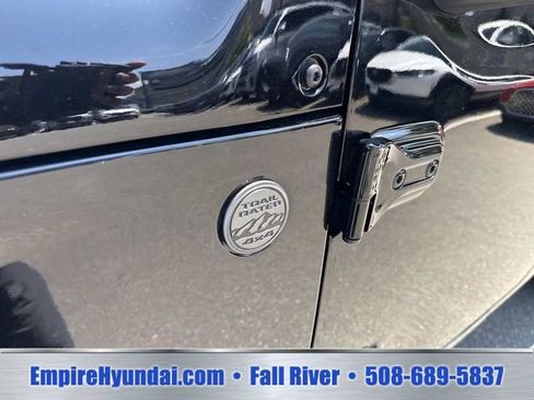 Used 2025 Jeep Wrangler Unlimited Sahara AWD/4WD image 12