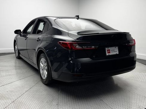 Used 2025 Toyota Camry LE AWD/4WD image 32