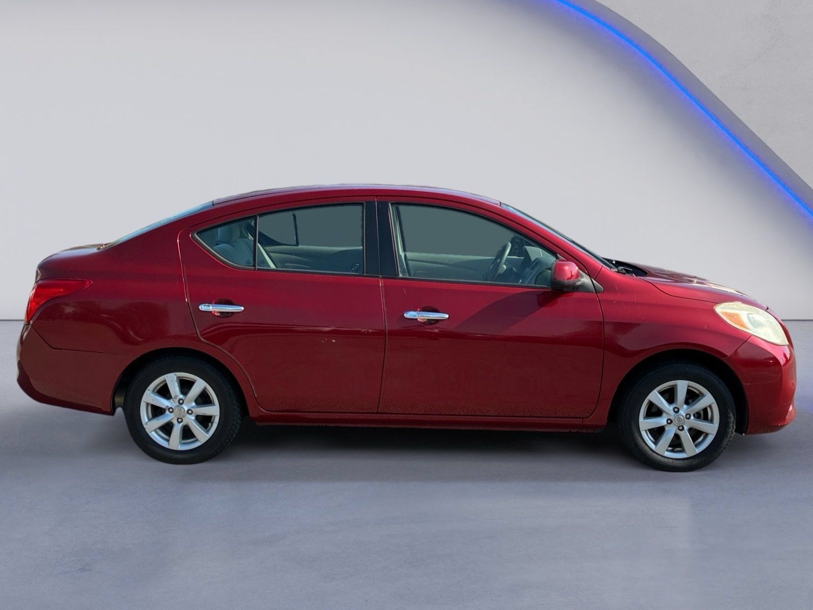 Used 2012 Nissan Versa FWD image 3