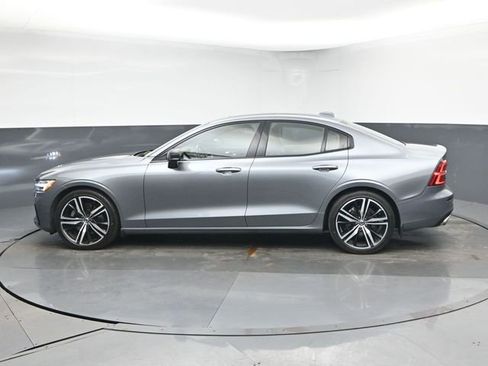 Used 2021 Volvo S60 T5 R-Design image 5