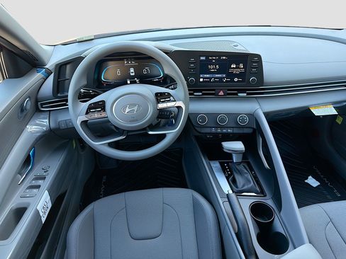 New 2026 Hyundai Elantra SE image 16
