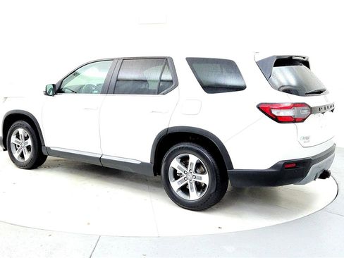 Used 2025 Honda Pilot EX-L image 4