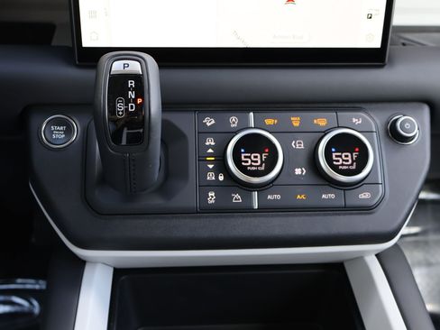 Used 2025 Land Rover Defender 110 X-Dynamic SE AWD/4WD image 22