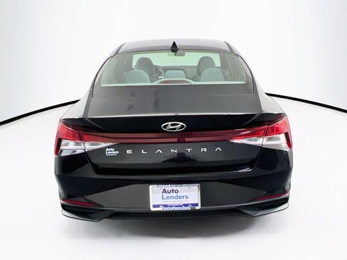 Used 2022 Hyundai Elantra SE w/ Cargo Package image 6