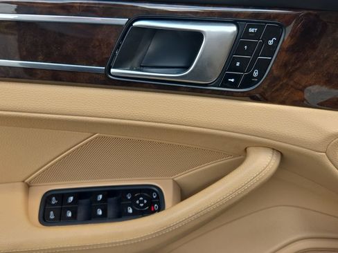 Used 2018 Porsche Panamera 4 AWD/4WD image 27