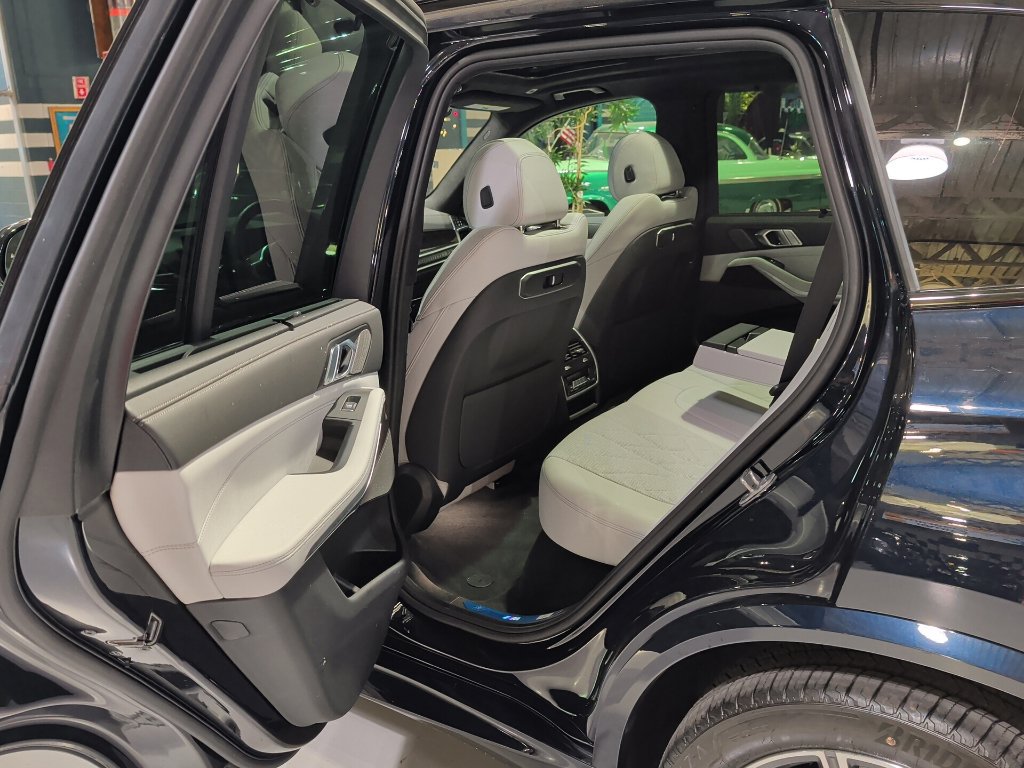 Certified 2026 BMW X5 xDrive40i w/ M Sport Package AWD/4WD image 12