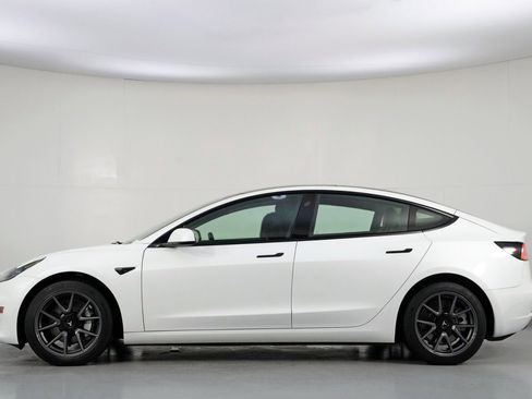 Used 2023 Tesla Model 3 Standard Range image 9