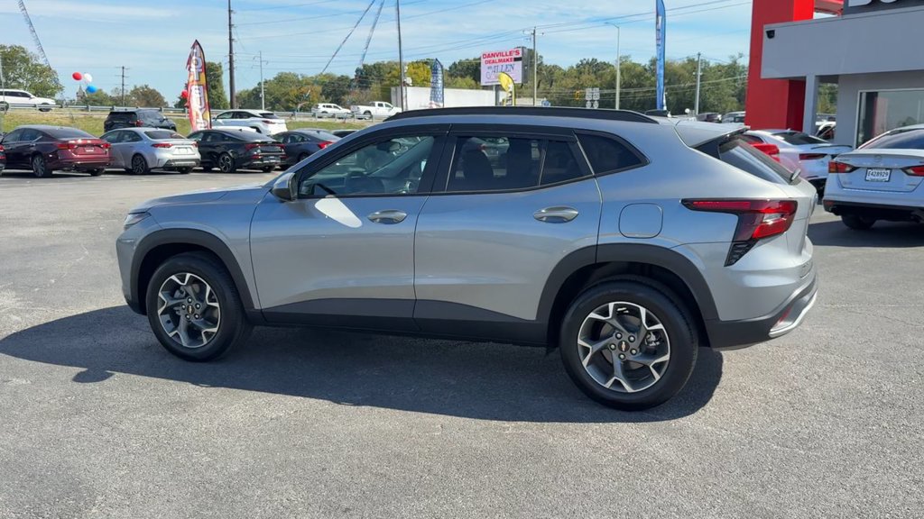Used 2026 Chevrolet Trax LT FWD image 4