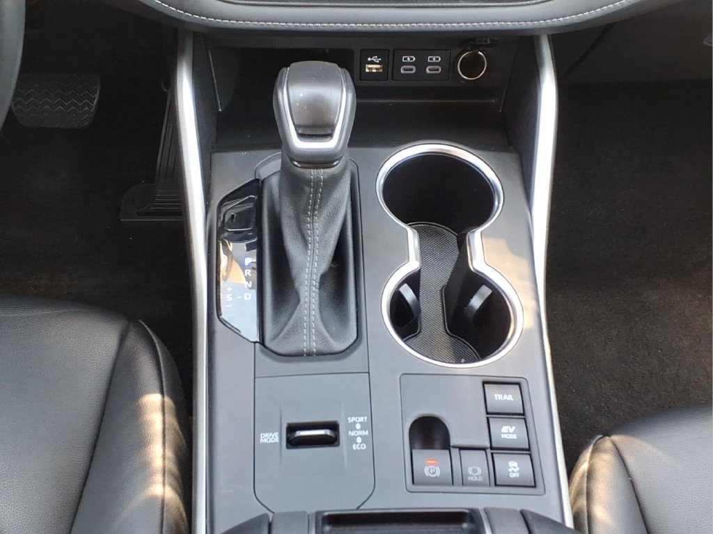 Used 2024 Toyota Highlander XLE AWD/4WD image 20