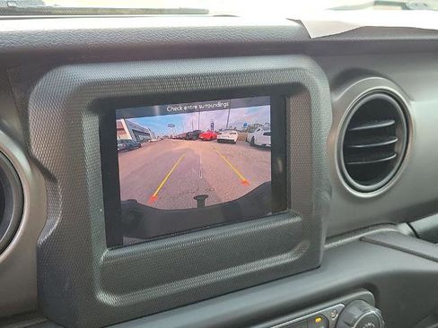 Used 2022 Jeep Gladiator Sport AWD/4WD image 28