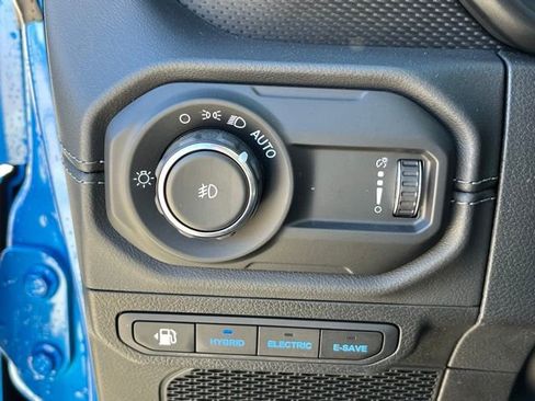 Used 2024 Jeep Wrangler Unlimited Rubicon 4xe w/ Technology Group AWD/4WD image 19