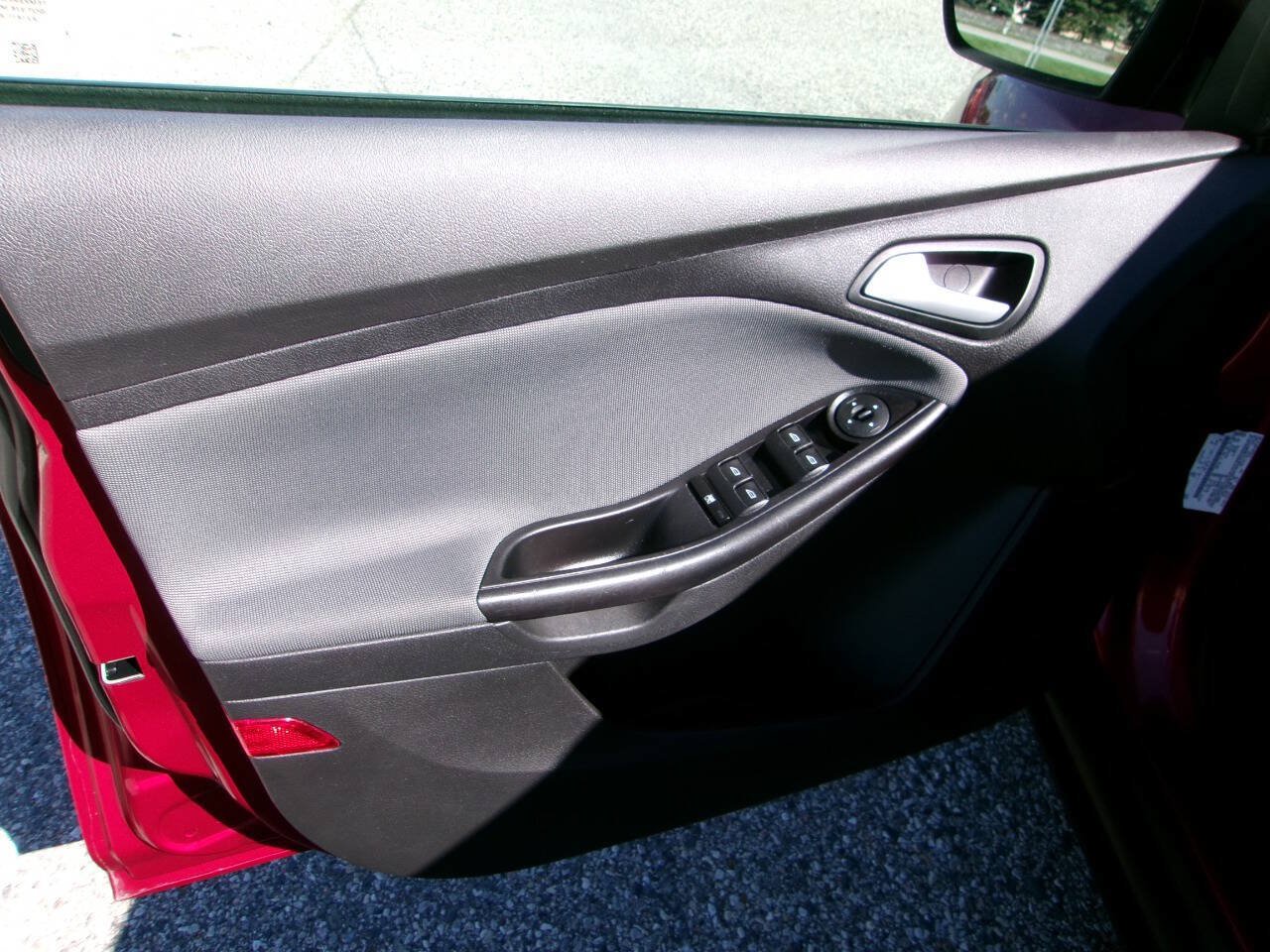 Used 2014 Ford Focus SE FWD image 8