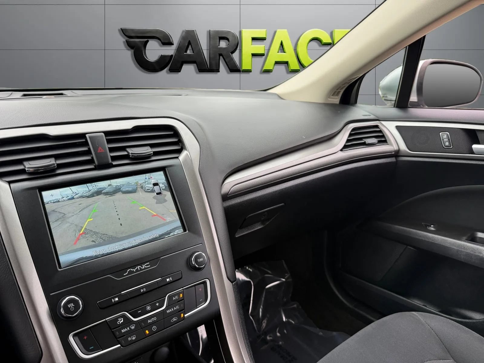 Used 2020 Ford Fusion SE FWD image 38