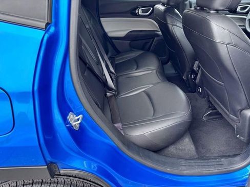 Used 2025 Jeep Compass Limited image 27