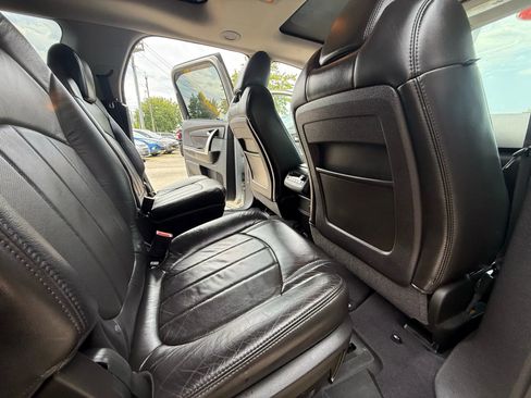 Used 2010 GMC Acadia SLT w/ Technology Package image 11