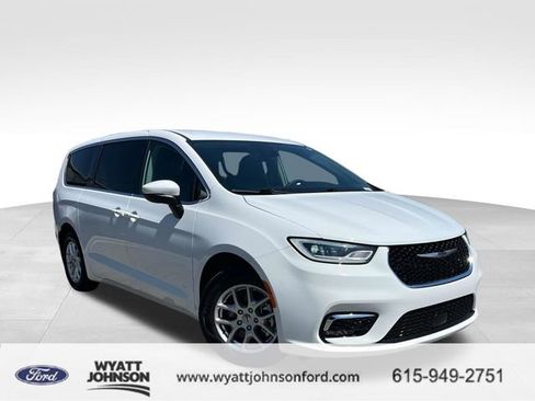 Used 2023 Chrysler Pacifica Touring-L image 1