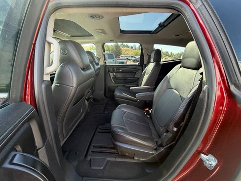 Used 2017 Chevrolet Traverse LT AWD/4WD image 3