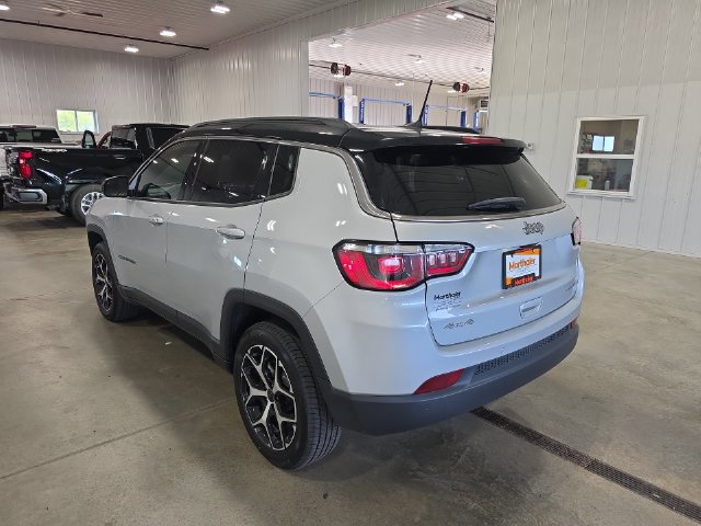 Used 2025 Jeep Compass Limited AWD/4WD image 6