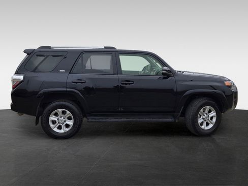 Used 2024 Toyota 4Runner SR5 Premium image 3