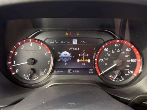 Used 2021 Nissan Titan PRO-4X w/ Pro-4x Convenience Package image 11