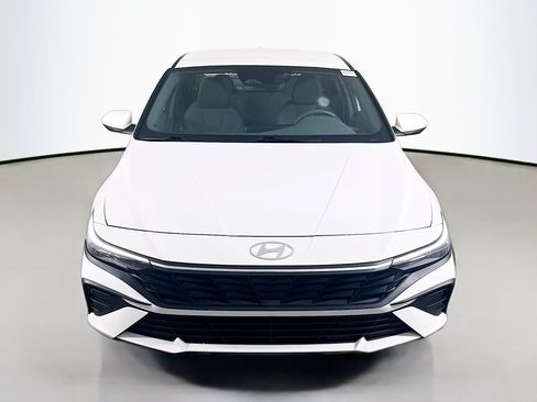 Used 2024 Hyundai Elantra SE FWD image 2