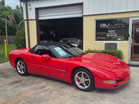 Used 2004 Chevrolet Corvette Convertible w/ Preferred Equipment Group RWD image 2