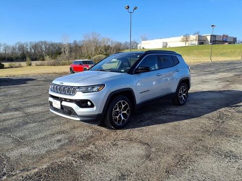Used 2025 Jeep Compass Limited image 36