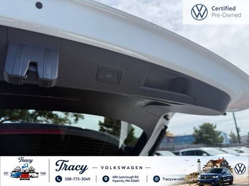 Certified 2024 Volkswagen Atlas Cross Sport SE w/ Panoramic Sunroof Package AWD/4WD image 9