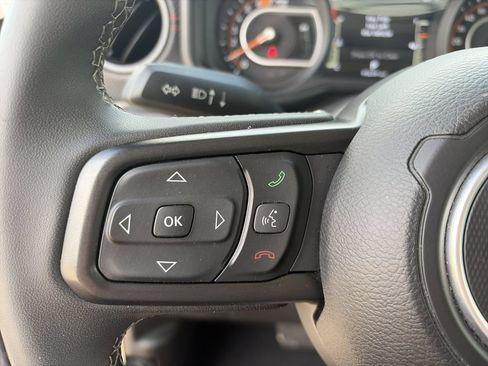 Used 2025 Jeep Wrangler Unlimited Rubicon AWD/4WD image 19