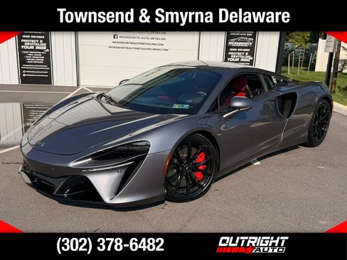 Used 2023 McLaren Artura RWD image 1
