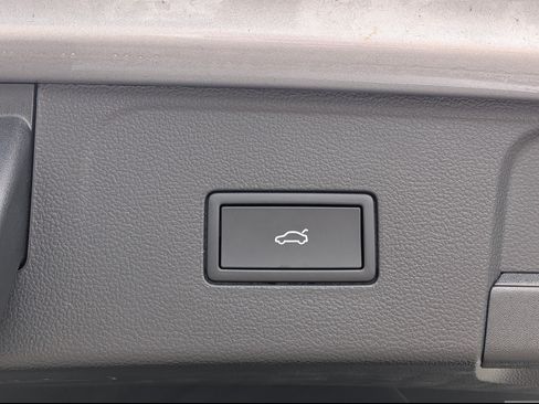 Used 2026 Volkswagen Atlas SE FWD image 14
