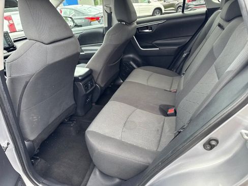 Used 2020 Toyota RAV4 XLE FWD image 12