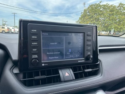 Used 2021 Toyota RAV4 LE FWD image 27