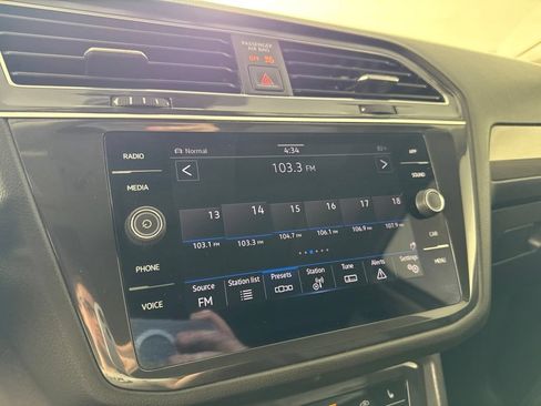 Used 2023 Volkswagen Tiguan SE AWD/4WD image 17