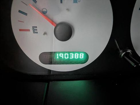 Used 2002 Chrysler Voyager eC image 30