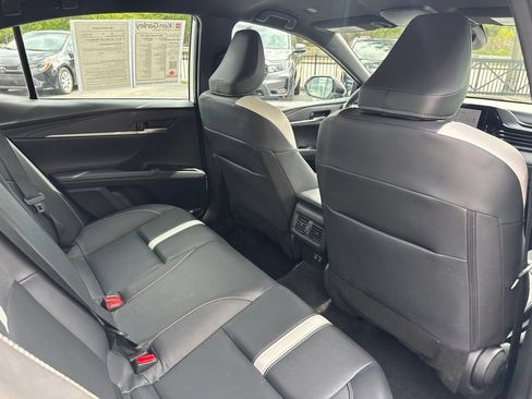 Used 2025 Toyota Camry SE FWD image 31