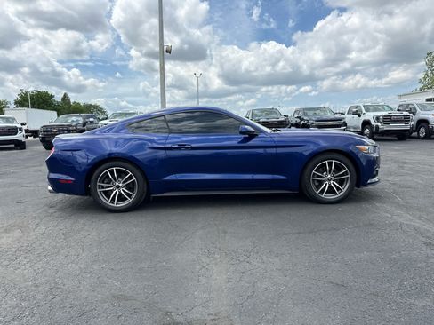 Used 2016 Ford Mustang Coupe RWD image 6