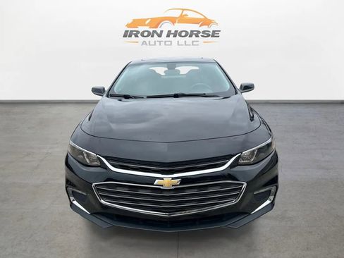 Used 2018 Chevrolet Malibu LT FWD image 2