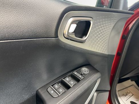 Certified 2023 Kia Soul LX FWD image 14