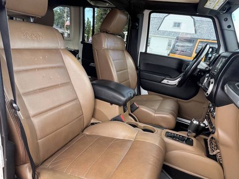 Used 2011 Jeep Wrangler Unlimited Sahara w/ Dual Top Group AWD/4WD image 27