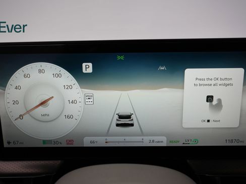 Used 2023 Genesis GV60 Advanced image 7