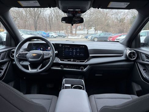 Used 2025 Chevrolet Equinox LT image 33